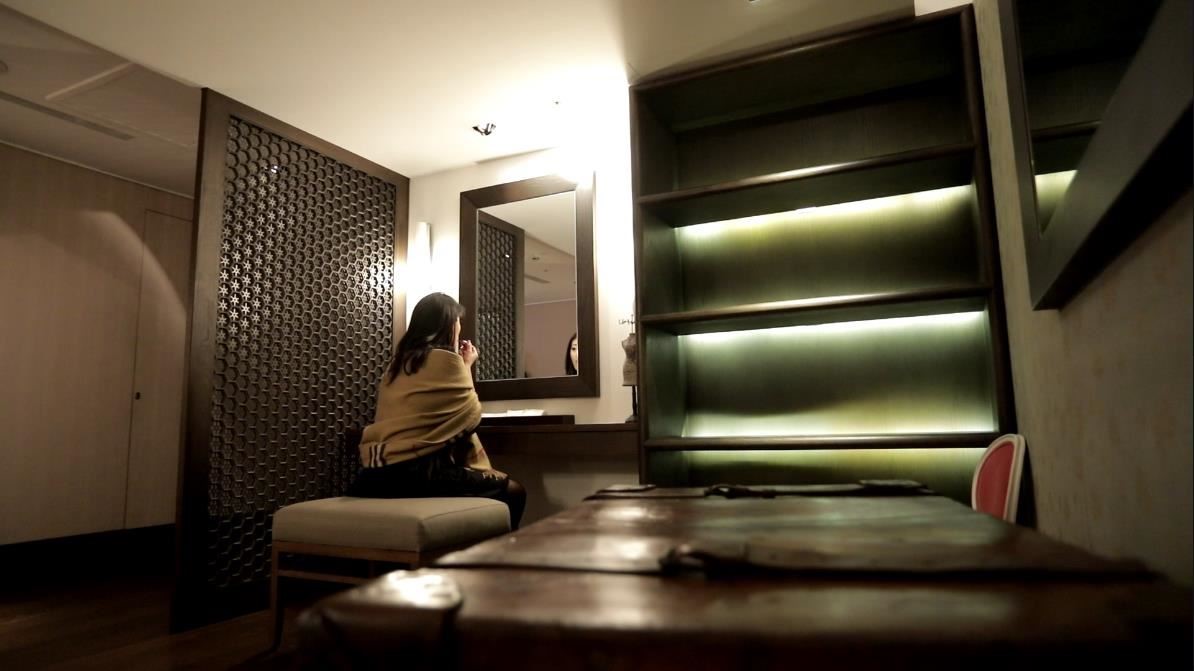 了解女性愛美的需求,提供了寬敞舒適的lady’s room,讓淑女們能坐下來細細補妝。 了解女性愛美的需求,提供了寬敞舒適的lady’s room,讓淑女們能坐下來細細補妝。