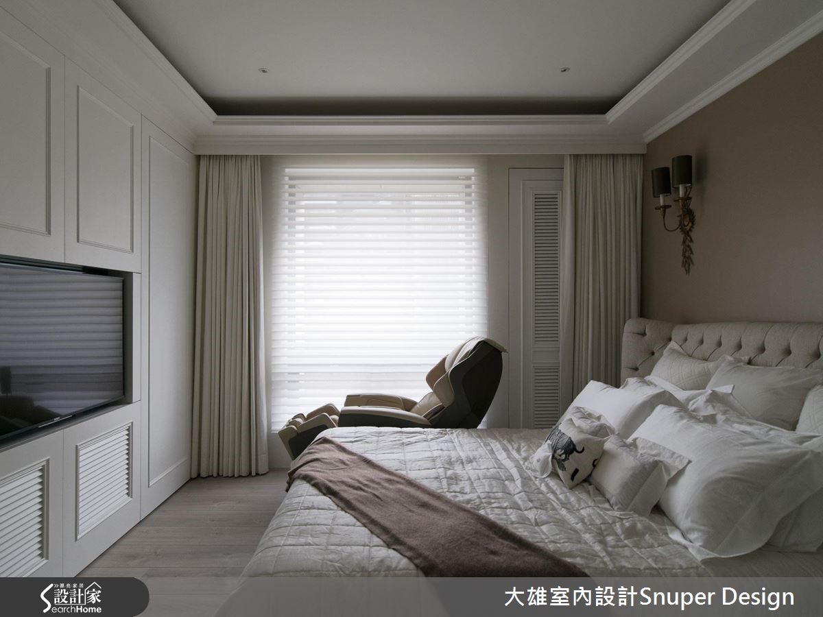 在現代風的俐落簡潔中,也揉合細膩的古典元素,45 坪