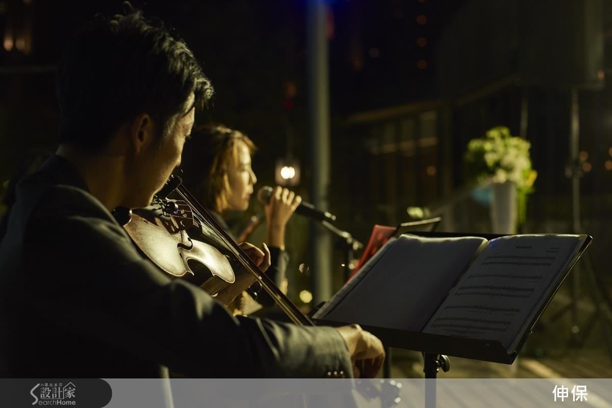 現場音樂演奏、歌手駐唱,更添風情。 現場音樂演奏、歌手駐唱,更添風情。