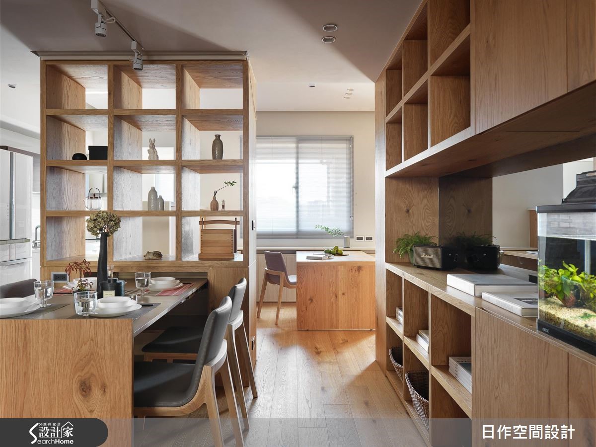 設計團隊重新定義 30 坪中古屋的場域,善用屋案的兩面