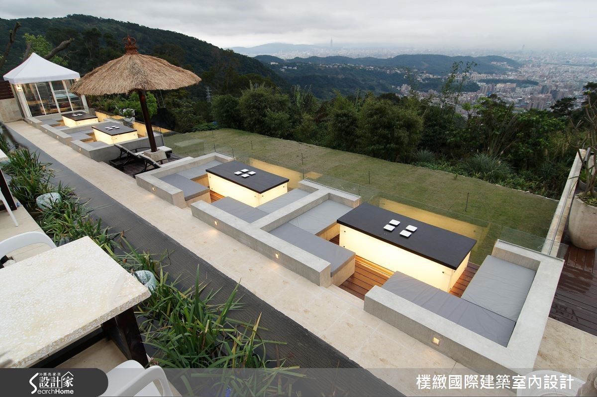 人氣歷久不衰的景觀餐廳「 THE TOP 屋頂上」,向來是