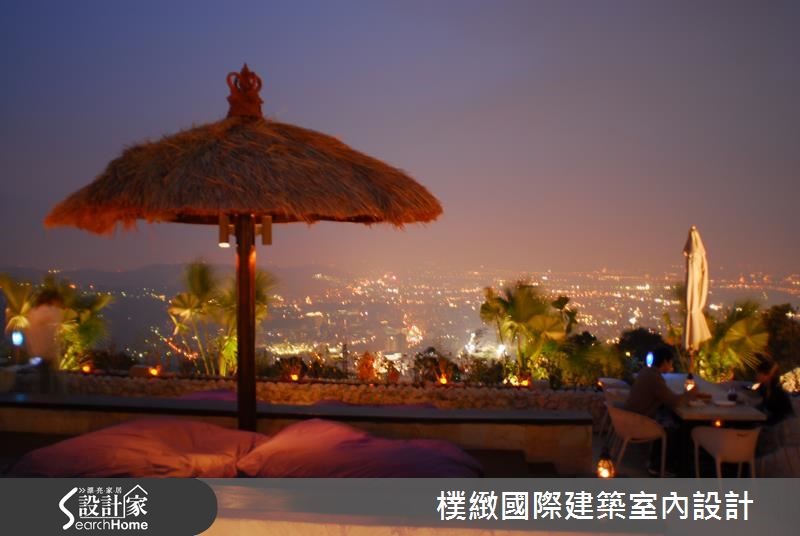 人氣歷久不衰的景觀餐廳「 THE TOP 屋頂上」,向來是