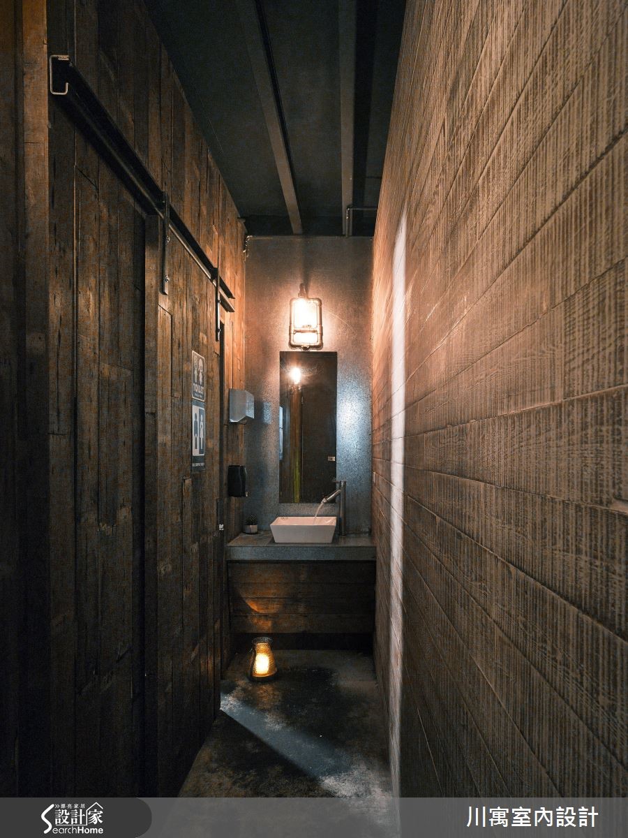 前身為中古屋的 9.5 坪美式風餐廳,為了讓餐廳氛圍更