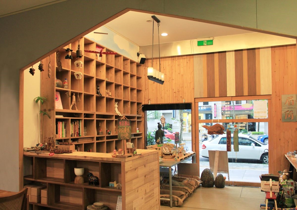 以屋中屋的概念展現親切感,讓每位用餐者憶起專屬的家鄉味。 以屋中屋的概念展現親切感,讓每位用餐者憶起專屬的家鄉味。