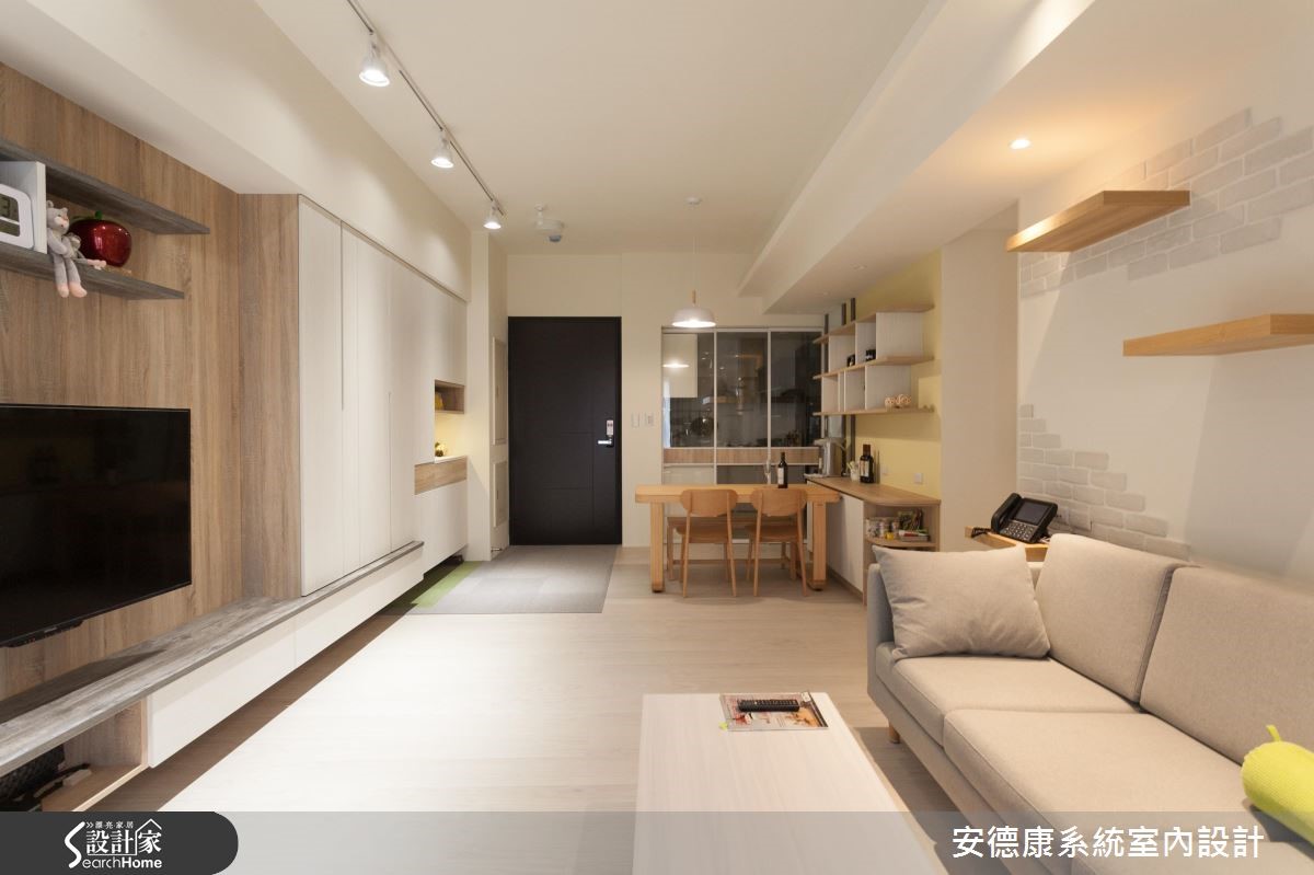 30 坪新成屋擁有採光良好採光與通風,僅需修飾客廳大