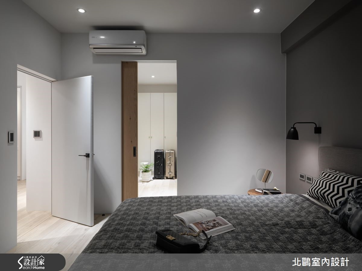 30 坪居家場域,設計師運用家具及色彩,闡述純粹簡約
