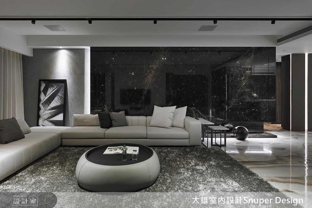 林政緯設計師以 Penthouse 的概念,從梯間到室內,以