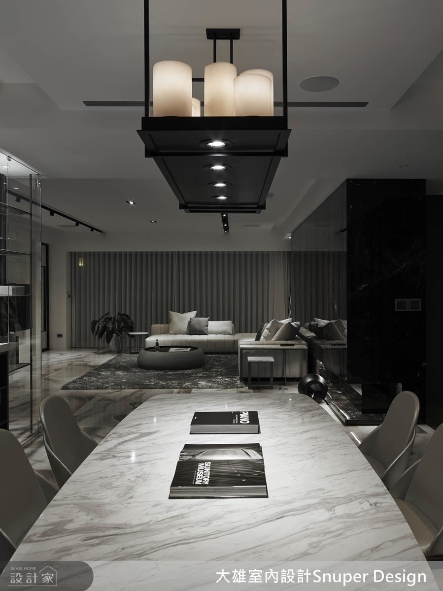 林政緯設計師以 Penthouse 的概念,從梯間到室內,以