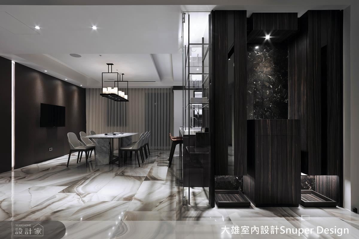 開放式的餐廳區,以燈帶與特殊漆壁面,增進公領域的色彩層次與穿透感。 開放式的餐廳區,以燈帶與特殊漆壁面,增進公領域的色彩層次與穿透感。