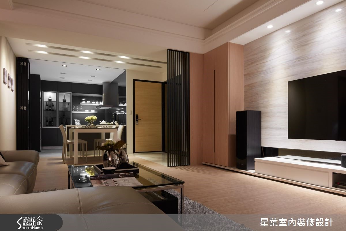 面對屋齡已逾 20 年、有著採光與收納問題的陰暗老屋,
