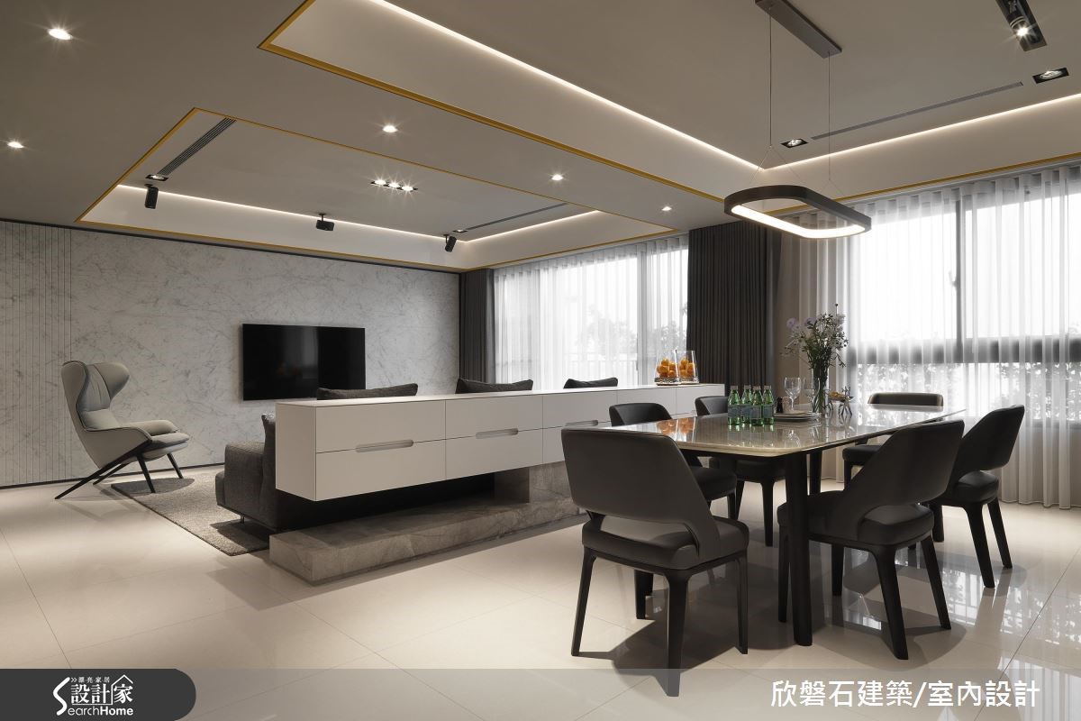 開放、敞亮的 71 坪單層住宅,以俐落的灰階對比作為主