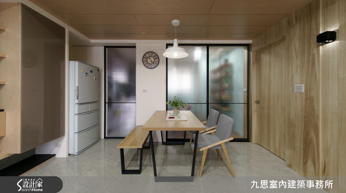 愜意、舒心的簡約風遊走滿室,以最自然的質材鋪敘空間