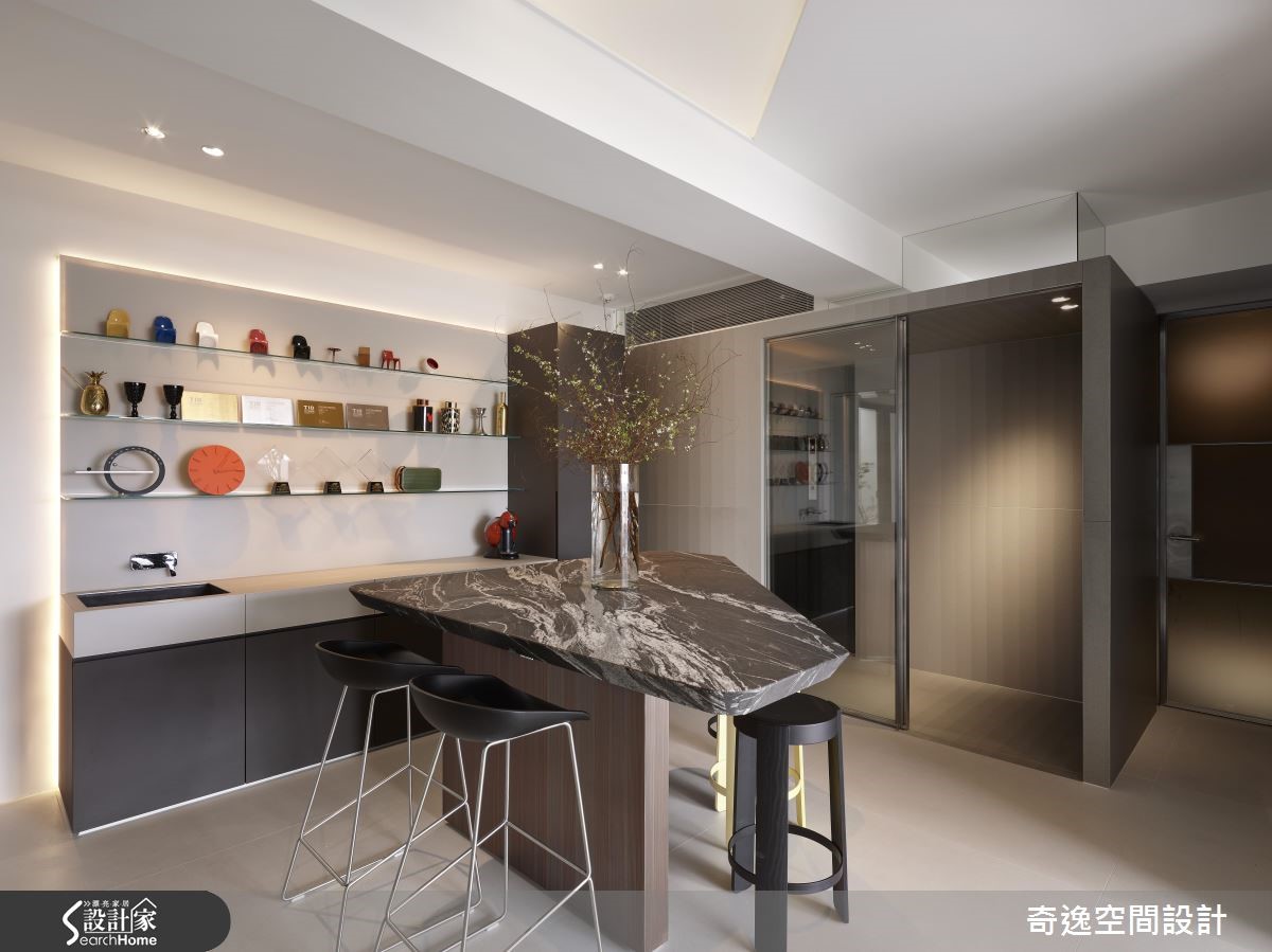 31.5 坪老屋,是奇逸空間設計團隊的商辦場域,設計師