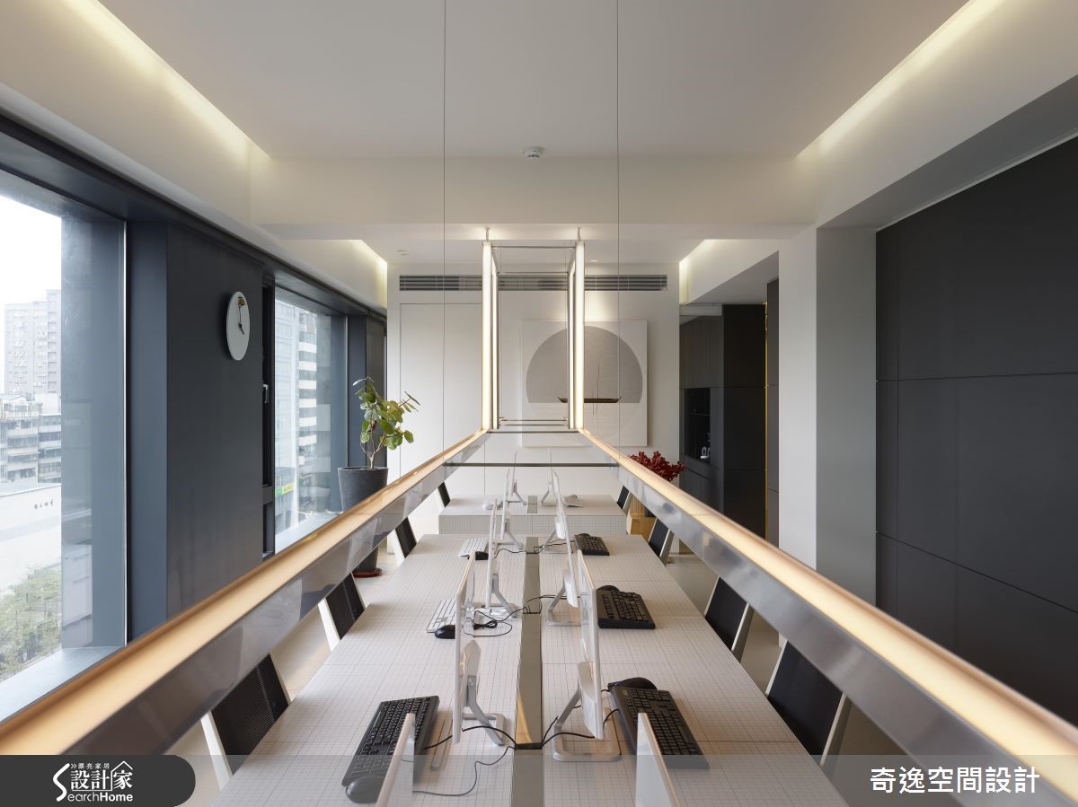 31.5 坪老屋,是奇逸空間設計團隊的商辦場域,設計師