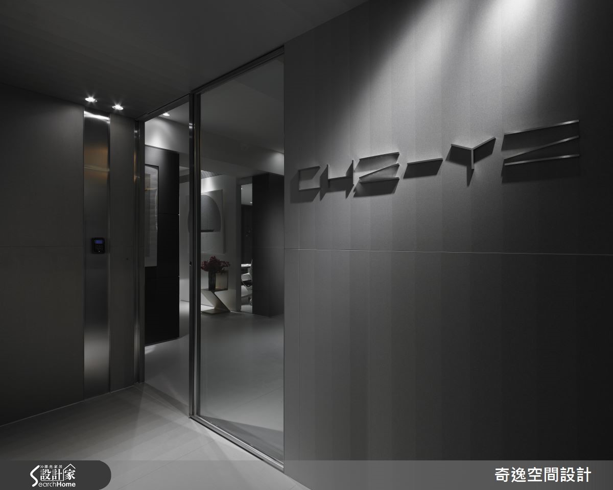 31.5 坪老屋,是奇逸空間設計團隊的商辦場域,設計師