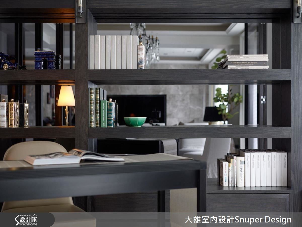 結合女屋主喜歡的厚實分量感,同時結合灰鏡,讓書櫃呈現高雅氣質。 結合女屋主喜歡的厚實分量感,同時結合灰鏡,讓書櫃呈現高雅氣質。