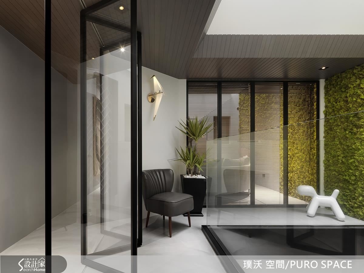 這是一間透天老宅的案子,狹長的屋型總是讓屋裡感到昏