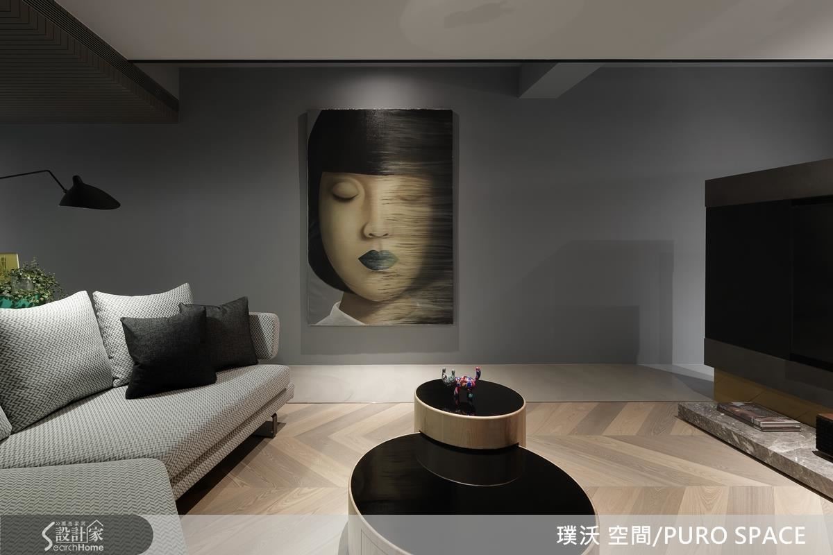 這是一間透天老宅的案子,狹長的屋型總是讓屋裡感到昏