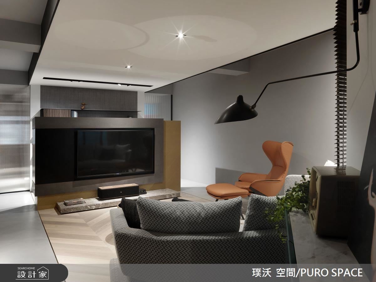 這是一間透天老宅的案子,狹長的屋型總是讓屋裡感到昏