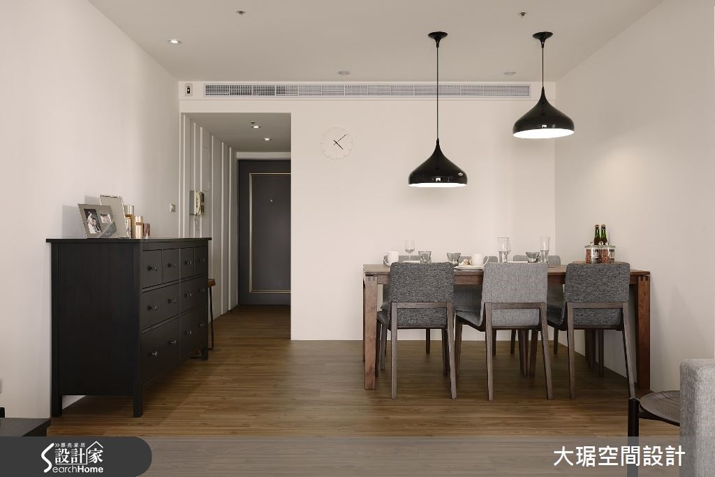 29 坪的老屋,屋高不到 2.5 公尺,還有錯綜複雜的樑柱