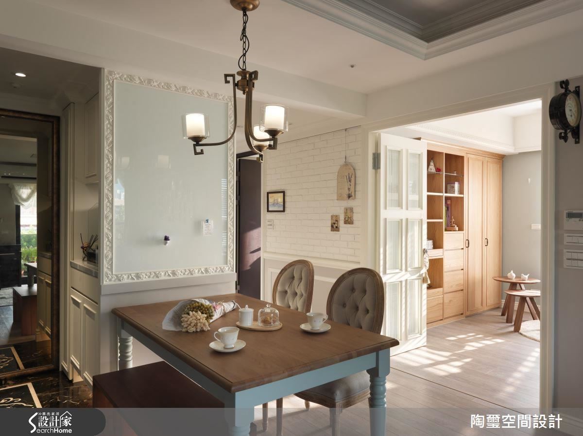 喜歡做瑜珈、跳國標舞的女屋主,平時也喜愛閱讀、寫詩