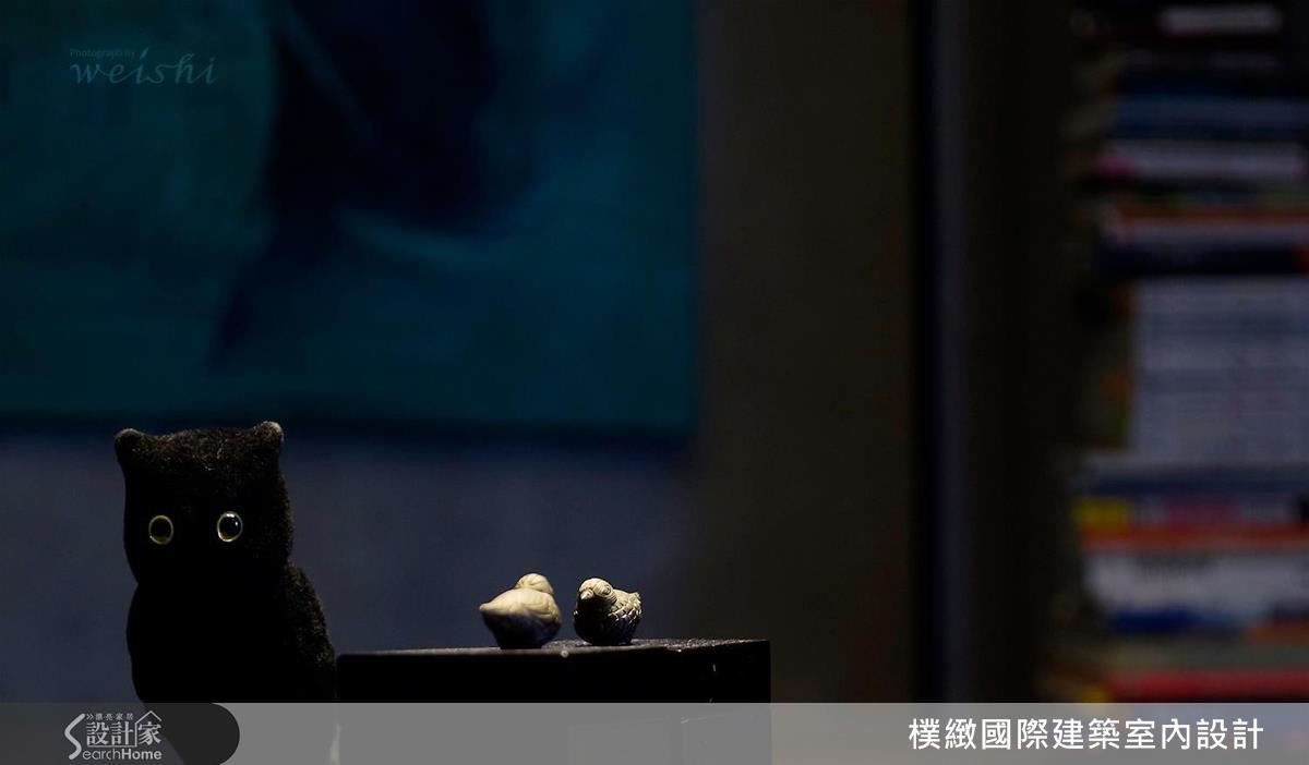屋主喜歡畫畫,也收藏畫作,希望家就像藝術空間,打破
