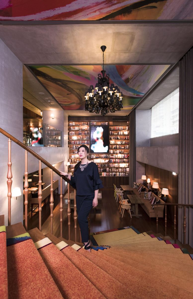 昇煬設計林貝珍設計師與設計家,一同拜訪大師 Philippe Starck 操刀設計的 S Hotel。(攝影:沈仲達) 昇煬設計林貝珍設計師與設計家,一同拜訪大師 Philippe Starck 操刀設計的 S Hotel。(攝影:沈仲達)