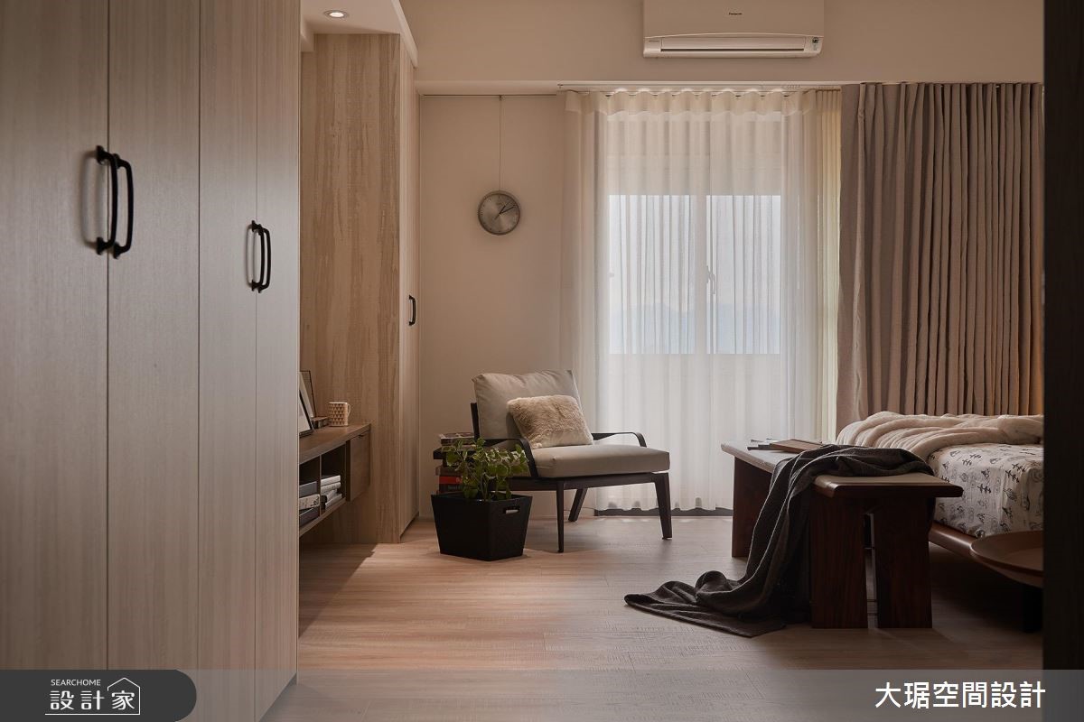 前身為老屋的 13 坪套房場域,屋主為單身男性,設計師