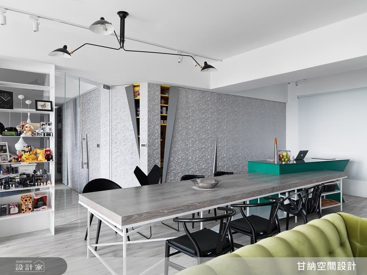 來自香港的屋主入住在充滿林意的居家環境裡,徜徉在大