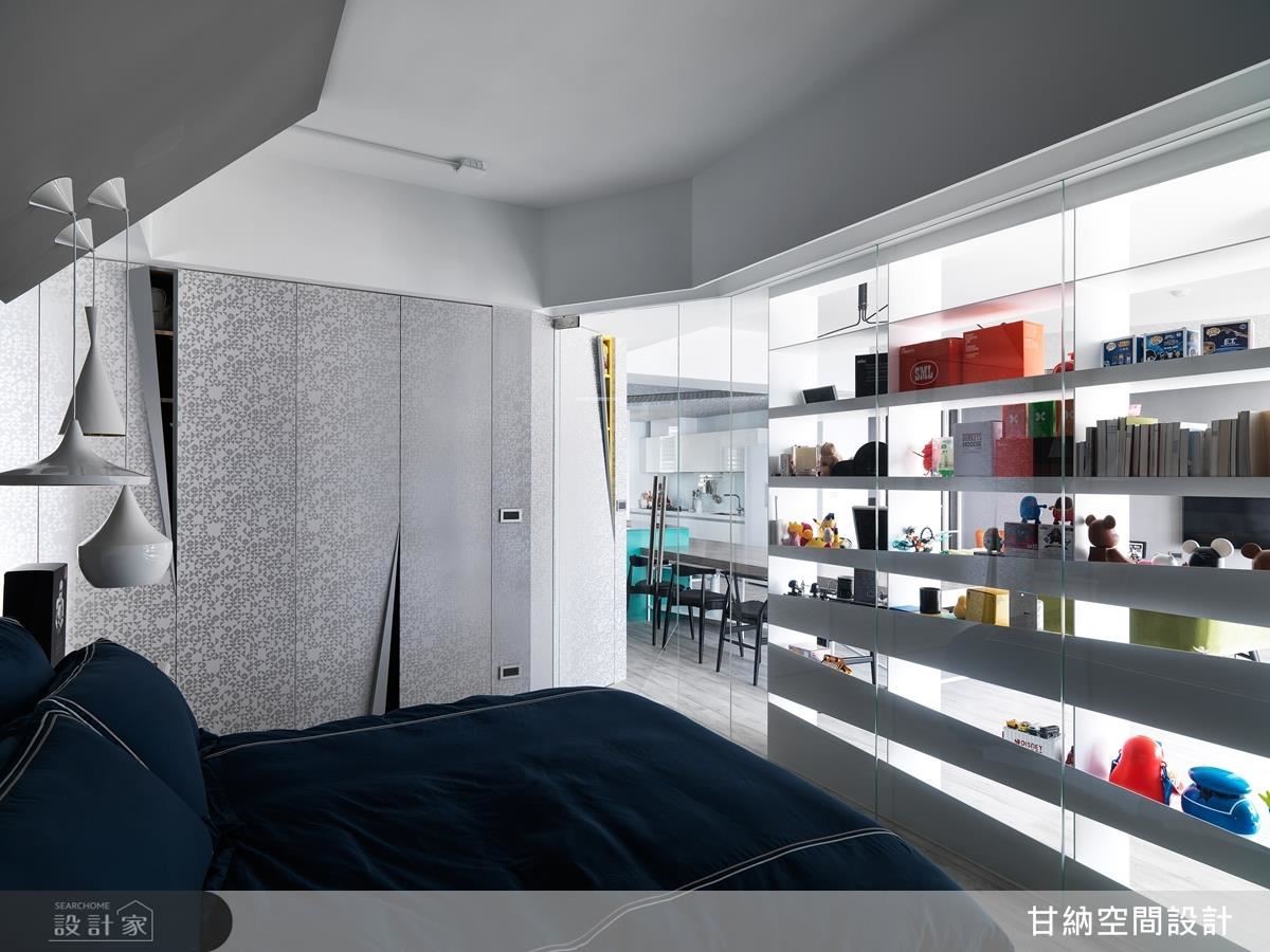 來自香港的屋主入住在充滿林意的居家環境裡,徜徉在大