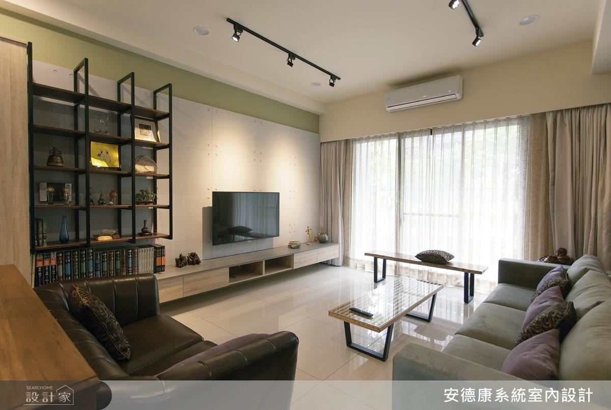 以造型鐵件和仿鏽隔板製成鏤空格柵層架,兼具展示和收納機能,濃厚的工業風元素,為空間中融入一股堅毅雋永而又品味獨具的玩美設計。 以造型鐵件和仿鏽隔板製成鏤空格柵層架,兼具展示和收納機能,濃厚的工業風元素,為空間中融入一股堅毅雋永而又品味獨具的玩美設計。