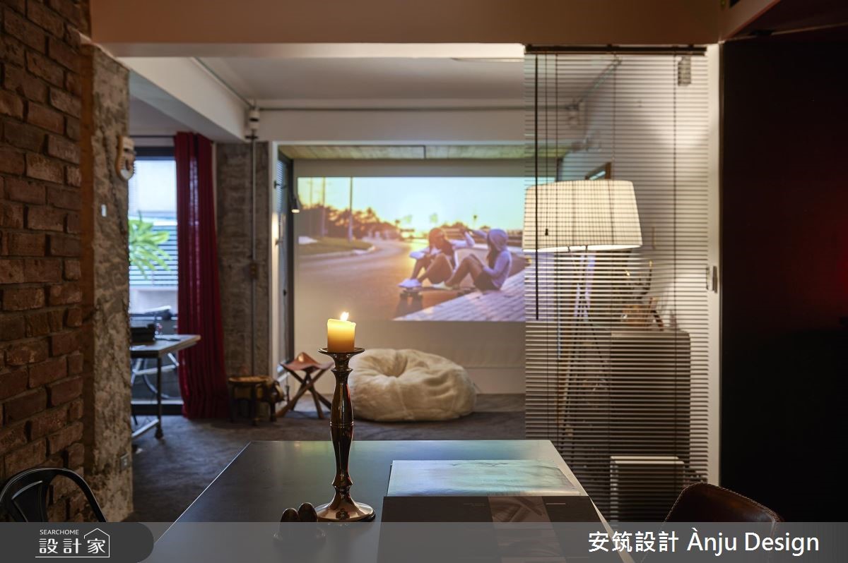 將住宅與設計辦公室合而為一,並以工業風打造空間特性