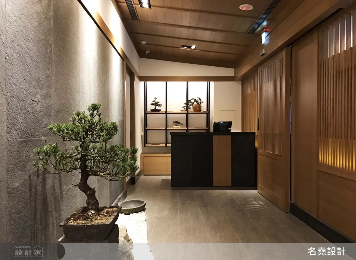 這是一個 83 坪的老屋改建,是由台灣鰻魚養殖業的職人