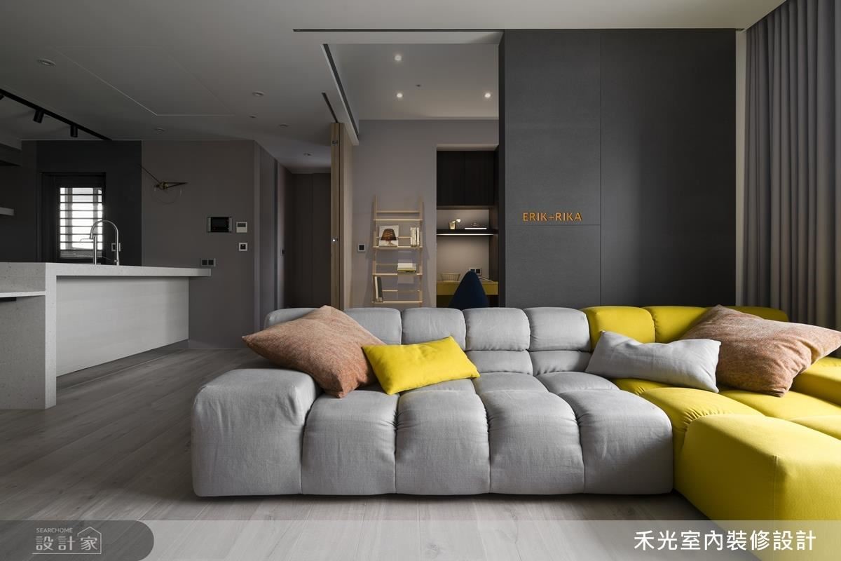 以鮮豔色彩做跳色結合俐落線條設計,為空間營造舒適清新感。 以鮮豔色彩做跳色結合俐落線條設計,為空間營造舒適清新感。