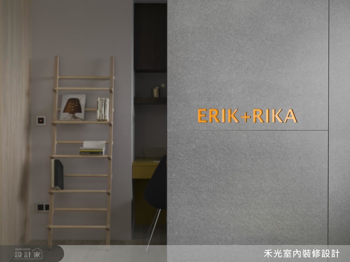 多功能房採用活動門片,伸縮開闔間為空間帶來不同面貌。此門片更是使用環保質料的沃克板材質。 多功能房採用活動門片,伸縮開闔間為空間帶來不同面貌。此門片更是使用環保質料的沃克板材質。