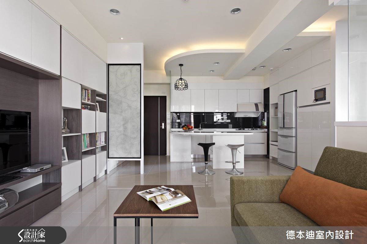 17 坪的現代風單身宅,既有建商配給的廚具過小,且較