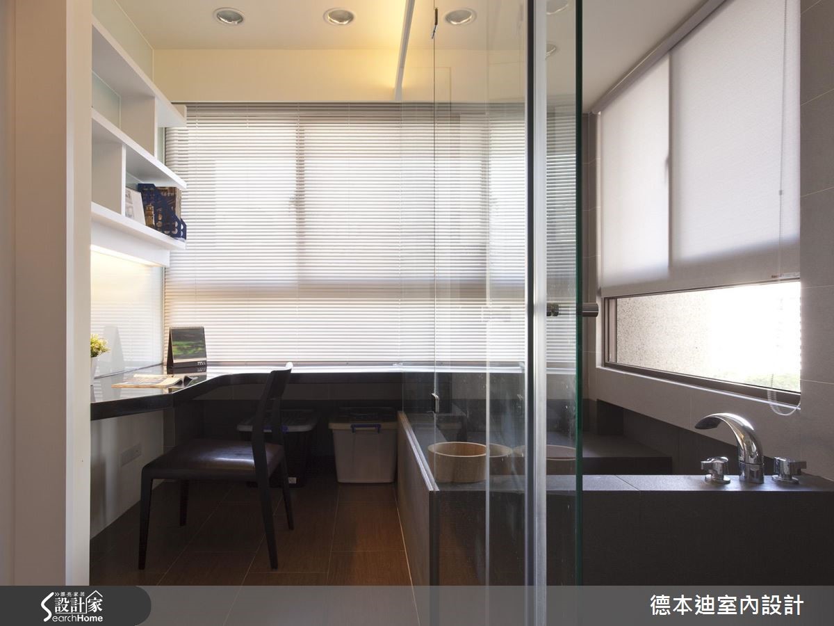 17 坪的現代風單身宅,既有建商配給的廚具過小,且較