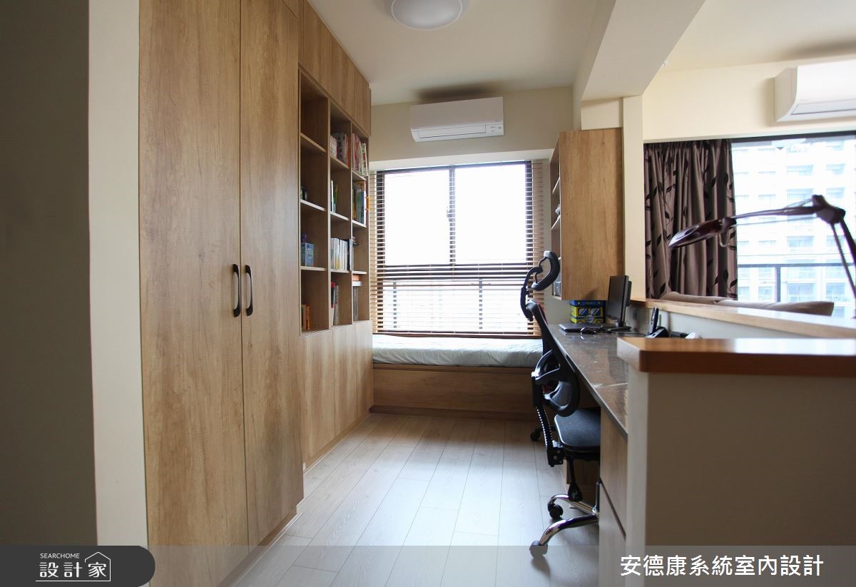 充沛的自然光隨窗入室,照亮北歐風的室內情境,烘托木