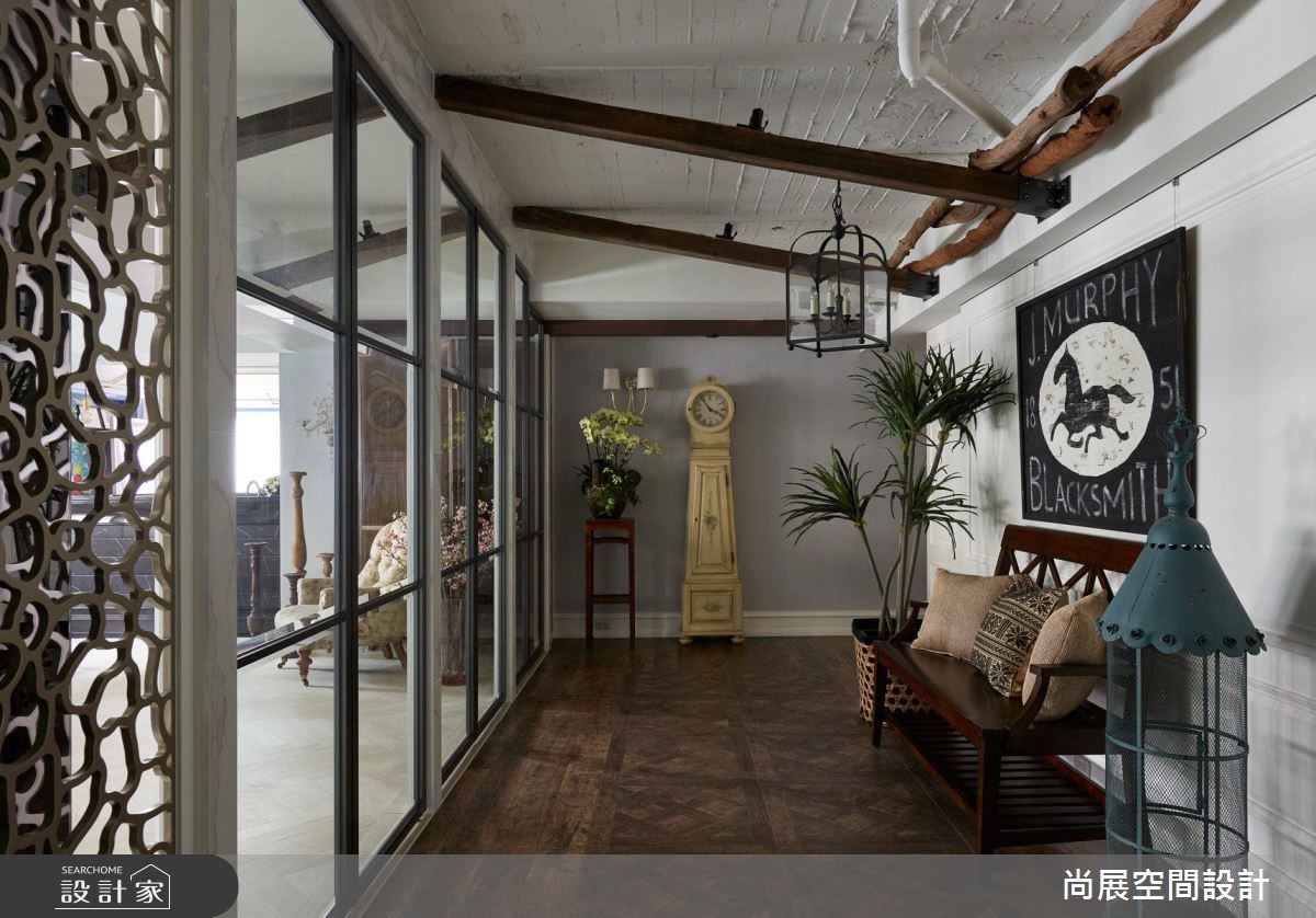 總能移植道地宛如美劇居家場景的尚展設計,辦公空室的