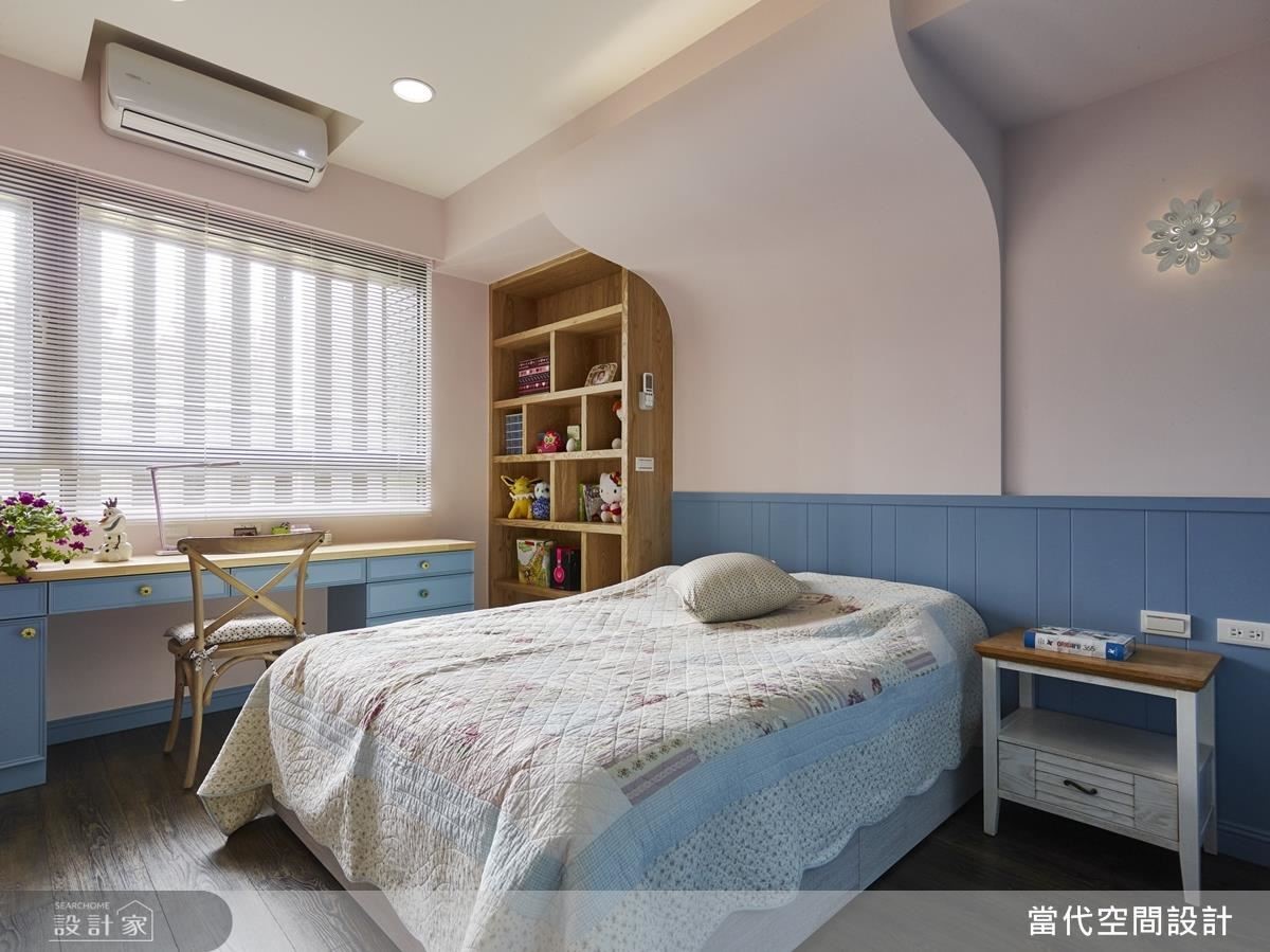 當孩子漸漸長大,這對年輕的父母為了尋找更適合的環境