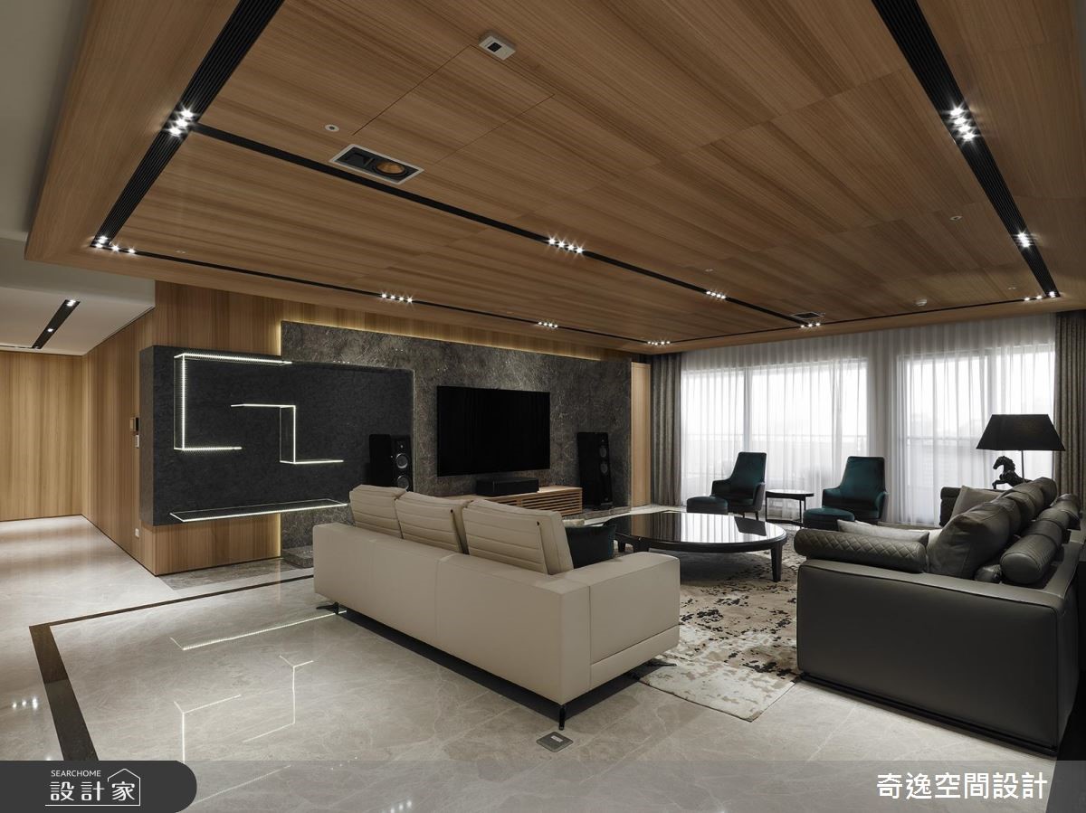 在百坪現代感的宅邸裡,壯闊石材鋪陳地坪與壁面,天花