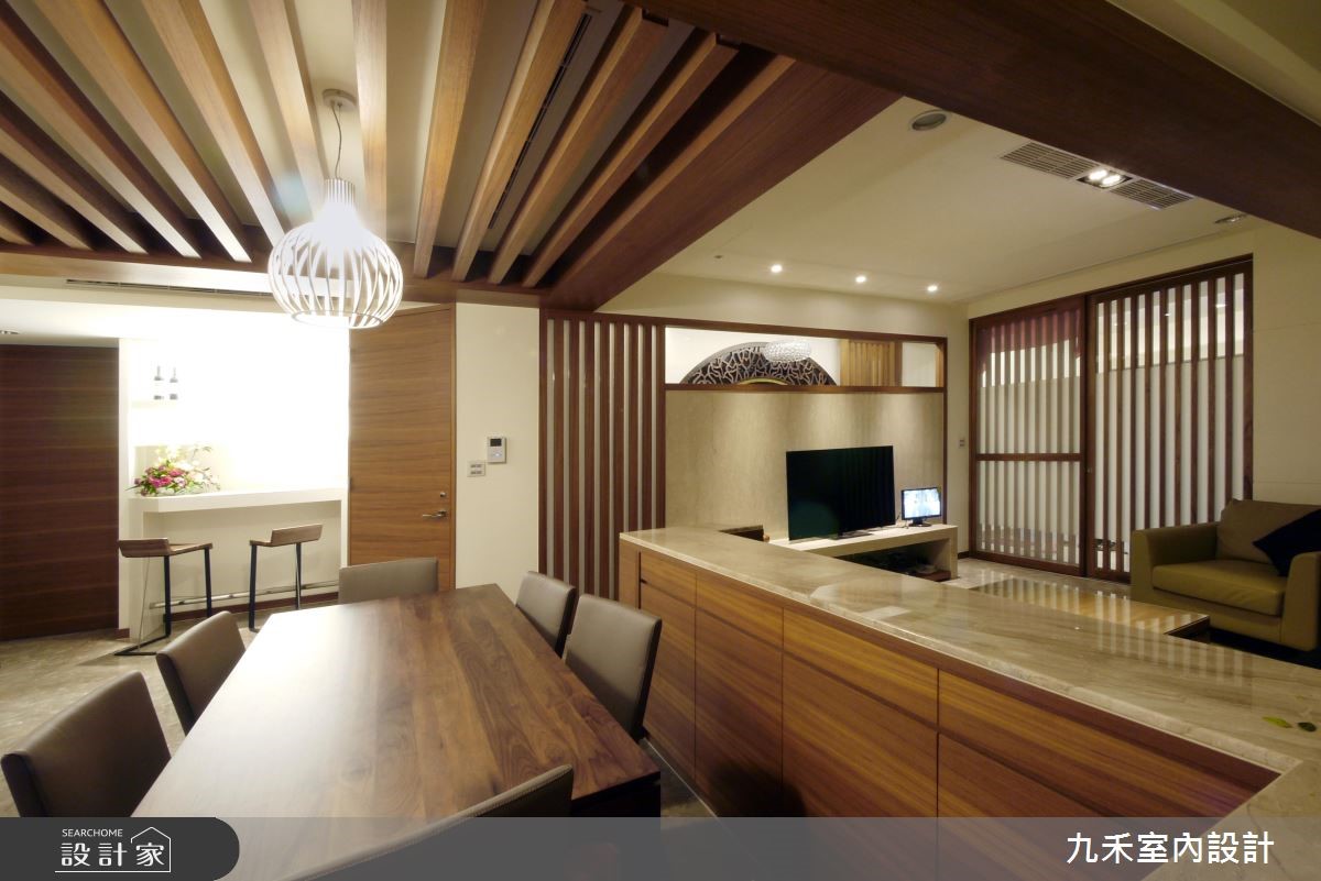 80 坪的透天別墅前身為老屋,設計師除了針對屋況進行