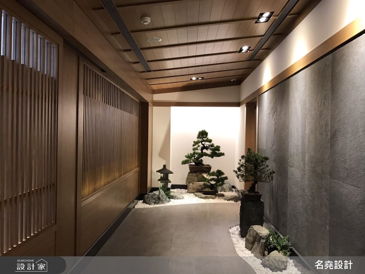 在這個83坪的老屋空間裡,融入130年的鰻魚老店的職人