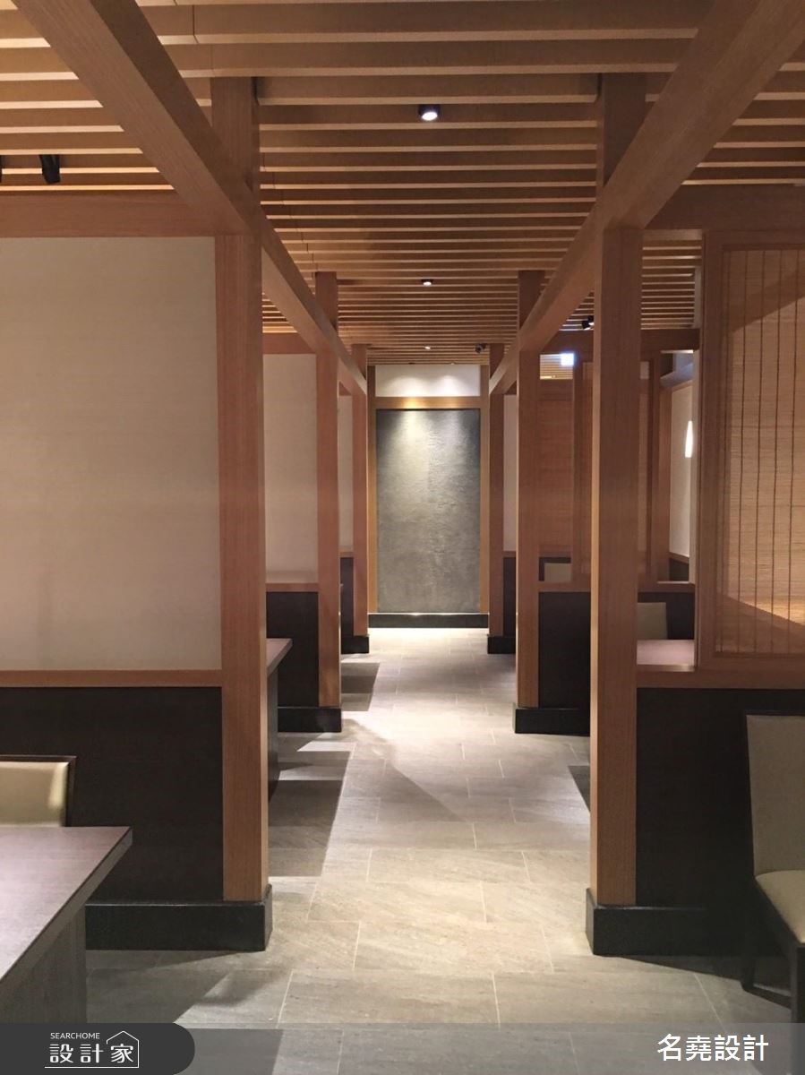 在這個83坪的老屋空間裡,融入130年的鰻魚老店的職人