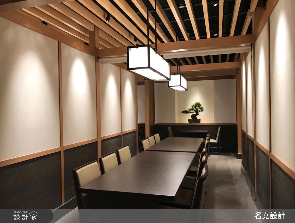 在這個83坪的老屋空間裡,融入130年的鰻魚老店的職人