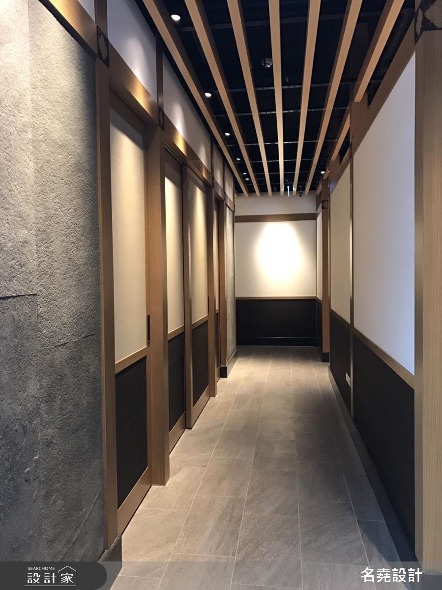 在這個83坪的老屋空間裡,融入130年的鰻魚老店的職人