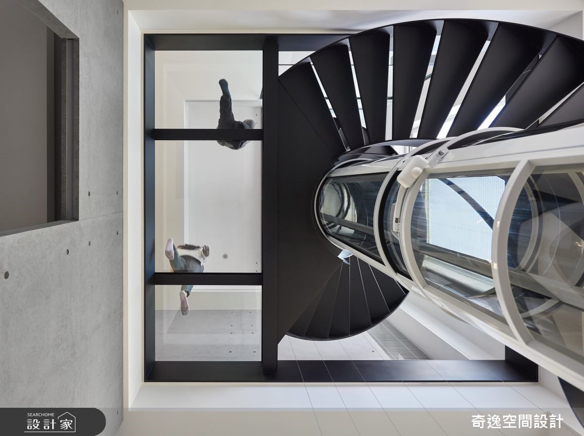 奇逸設計團隊完全抹除樓梯在透天厝既有的刻板印象,結