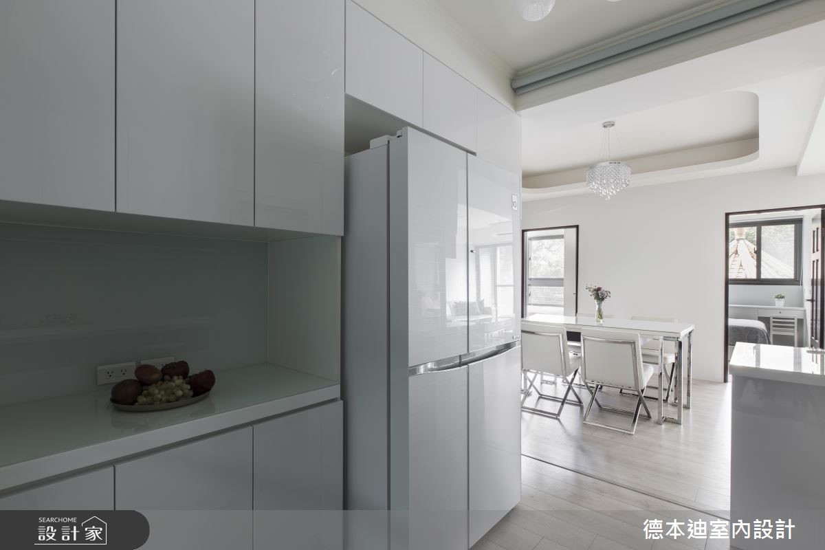 25 坪的現代風住宅,為屋主夫妻和 4 個女兒的居所,除