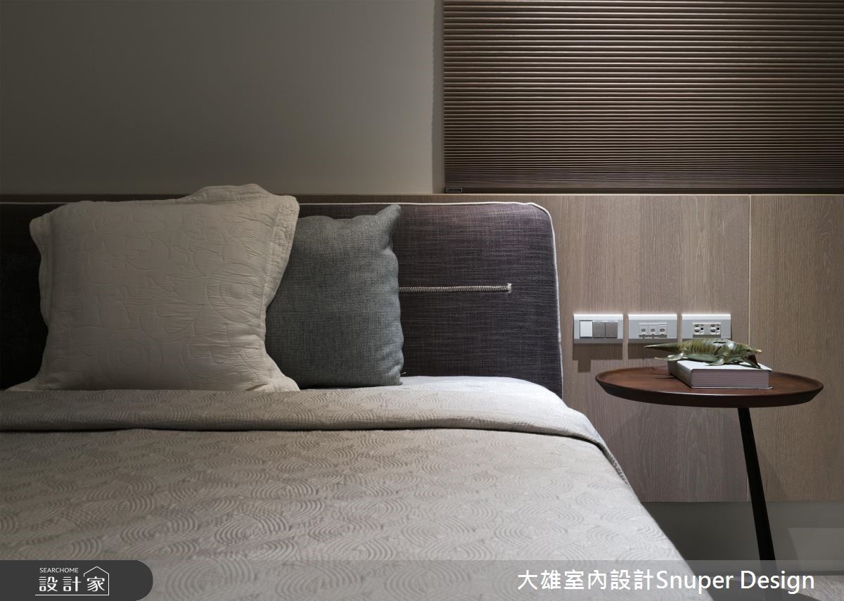 深醇的木皮色澤、多樣的大理石組合,再搭配上俐落的鏡
