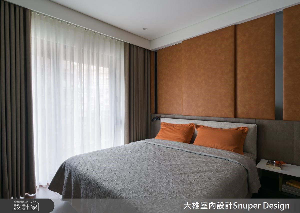 深醇的木皮色澤、多樣的大理石組合,再搭配上俐落的鏡